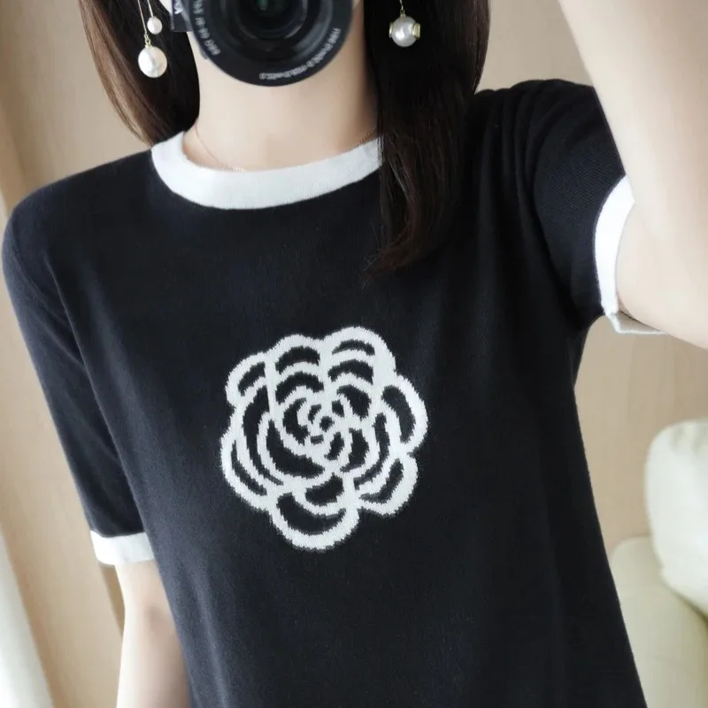 ملابس نسائية لربيع وصيف 2022 ملابس نسائية جديدة برقبة دائرية من الكشمير بأكمام قصيرة نمط كاميليا موضة ، متعددة الألوان