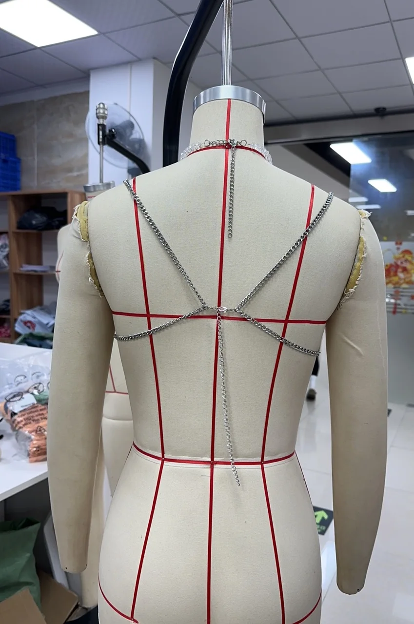 الرسن سترة المرأة بلا أكمام مفتوحة الظهر سليم صالح كريستال مطرز الأعلى الخروج القمم للنساء موضة عادية الرسن الرقبة تانك القمم