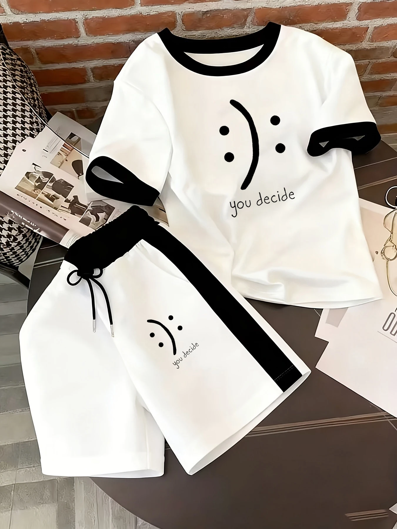 Summer Thin Breathable Casual Set: Soft and Comfortable Short-Sleeve Top + Shorts, Fun Smiley Face Print, Color-Blocking Casual Sports Two-Piece Set view 6