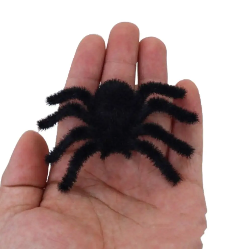 Modello di ragno Divertente ragno di peluche di Halloween Cartone animato realistico Floccaggio ragno nero 3D ragno artificiale Bar Decorazione del partito