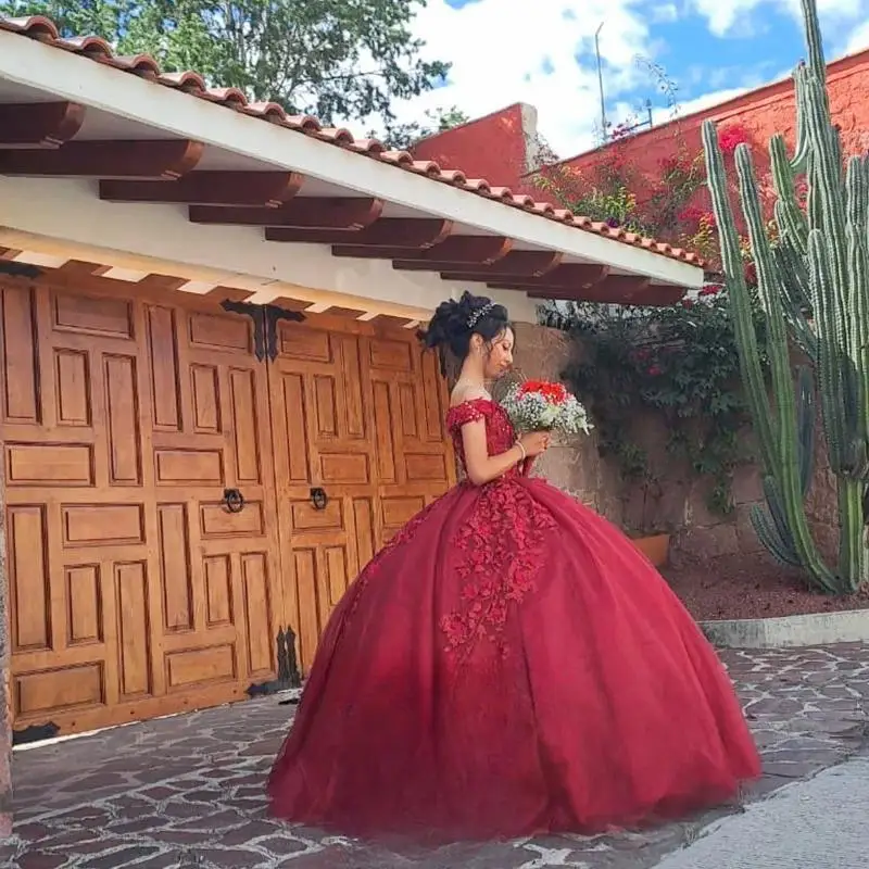 여자를위한 맞춤형 빨간색 매력적인 라인 석 Quinceanera 드레스 레이스 아플리케 오프 어깨 Vestidos De 15 Quinceanera