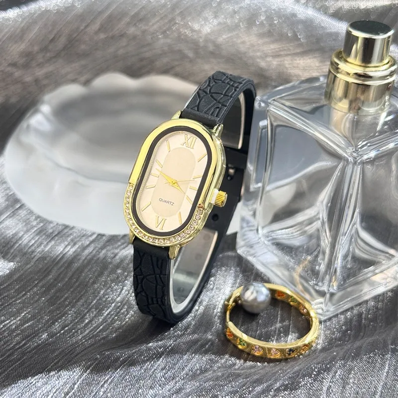 Jam Tangan Wanita Temperamen Fashion Jam Tangan Kuarsa Tali Silikon Dial Oval Bertatahkan Berlian Mewah Jam Tangan Wanita Relogio Feminino