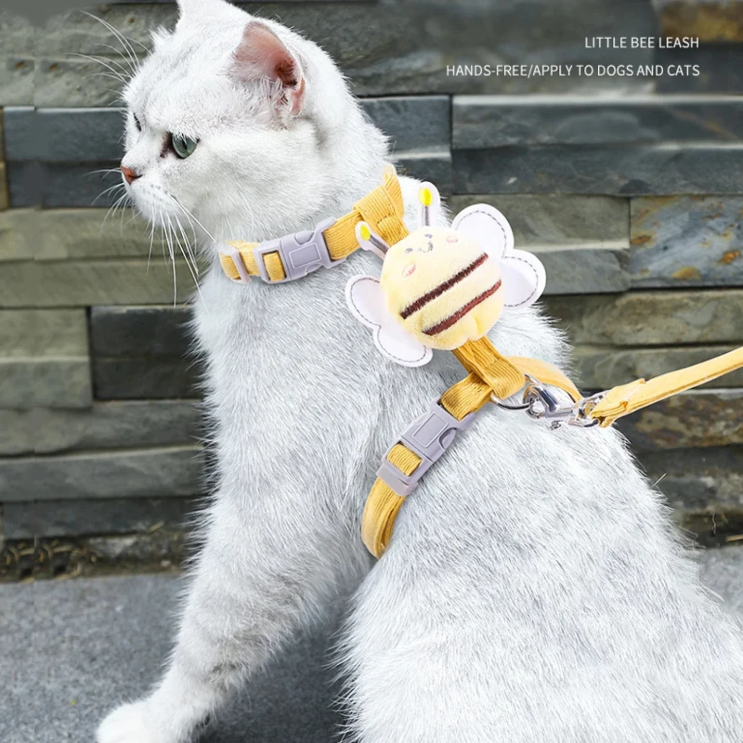 Stylish, Comfortable, and Adjustable Bee Cat Harness Leash for Small Dogs and Cats - Ensuring Safety and Fashion during Outdoor