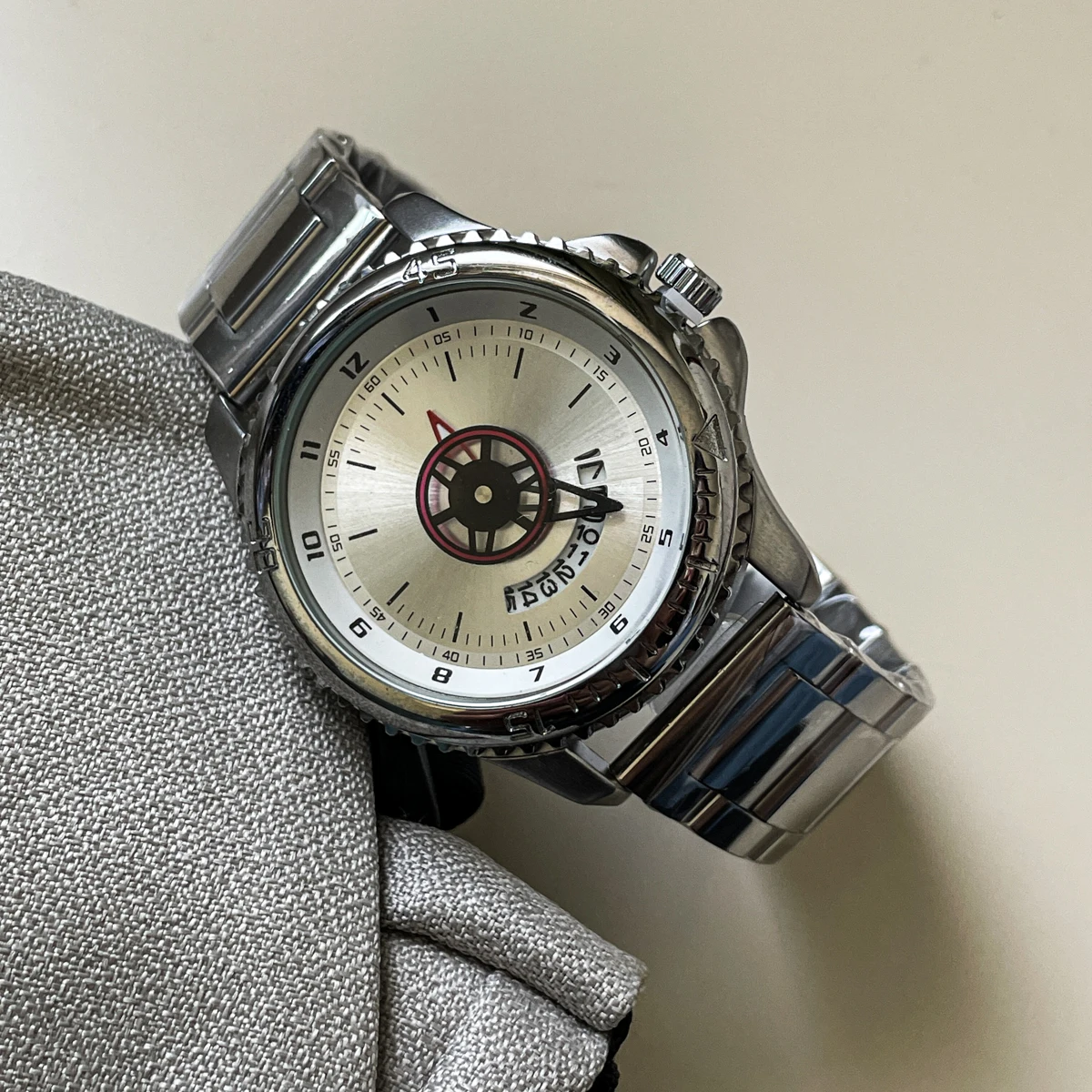 2025 new men's watch light luxury high-end brand quartz watch men's gift sports stainless steel strap
