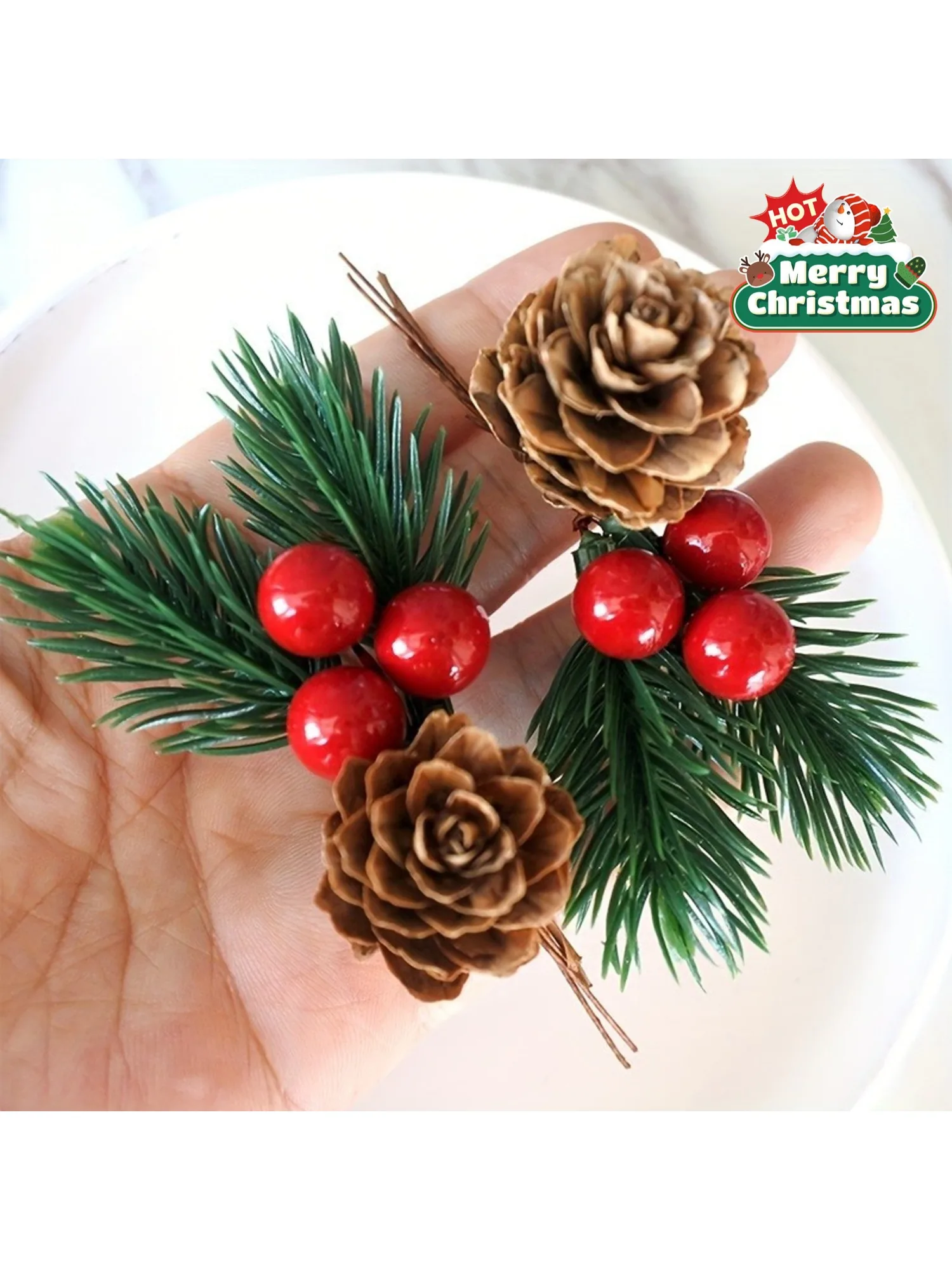 Ensemble de 10 pommes de pin artificielles et baies rouges – Parfait pour les décorations d'arbre de Noël, les décorations de vacances et les projets d'artisanat.