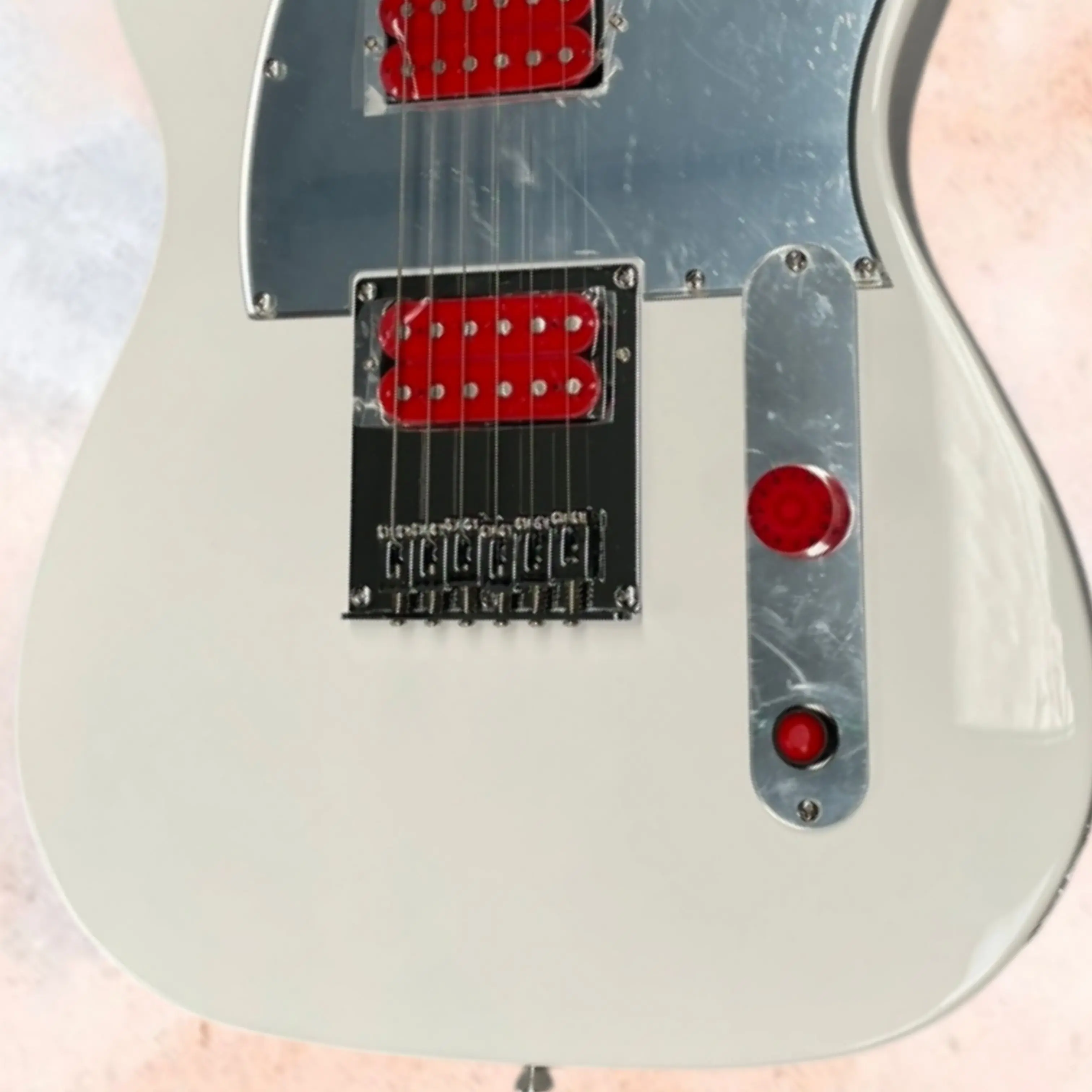 White Solid Electric Guitar Mirror-Finish Metal Guard HH Red Pickups,Red Knob & Switch Guitars,  Live Performances Guitarra
