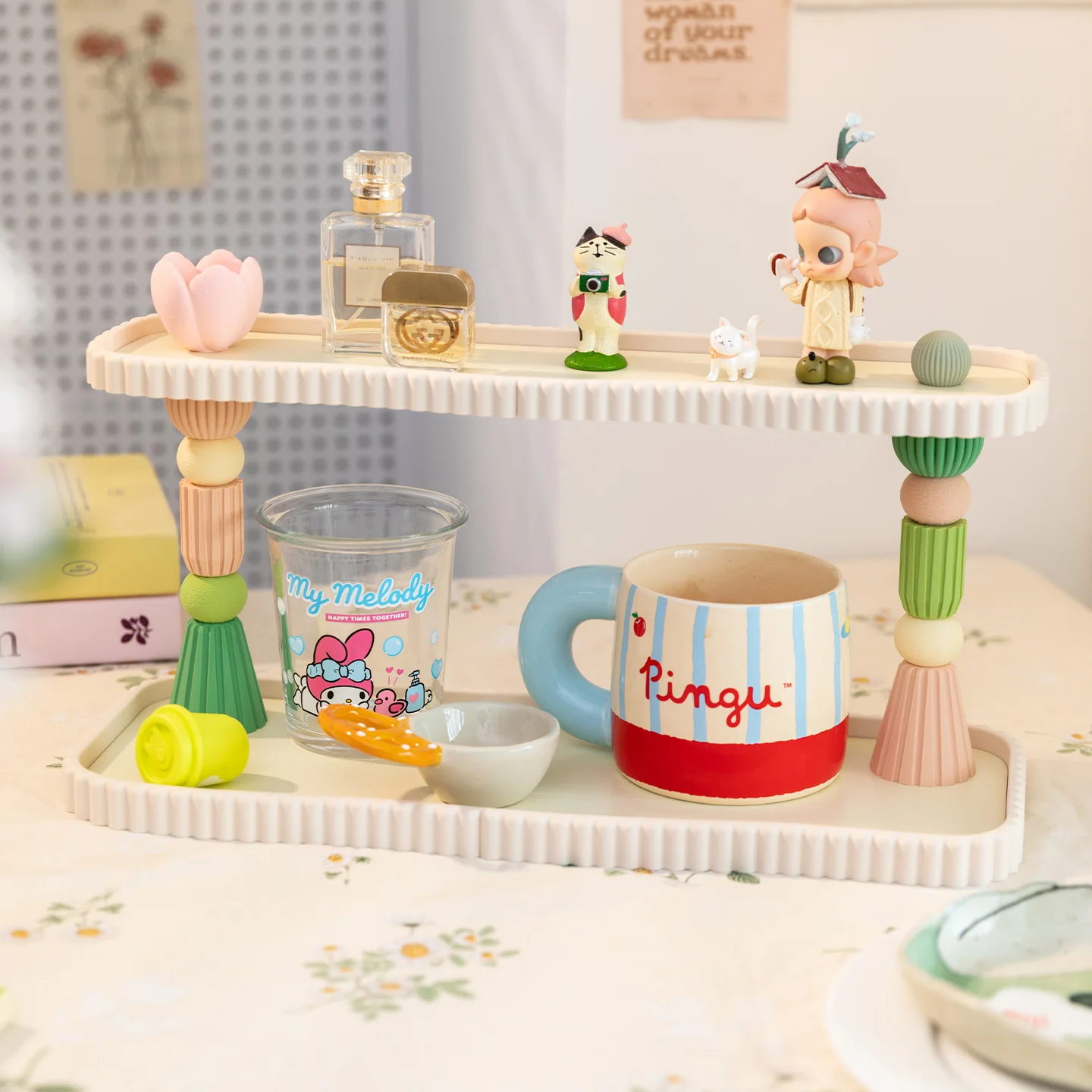 2-stöckiges Desktop-Aufbewahrungsregal Figuren-Vitrine Make-up-Organizer Parfüm-Präsentationsregal Wohndekor Wasserbecher-Aufbewahrungsregal