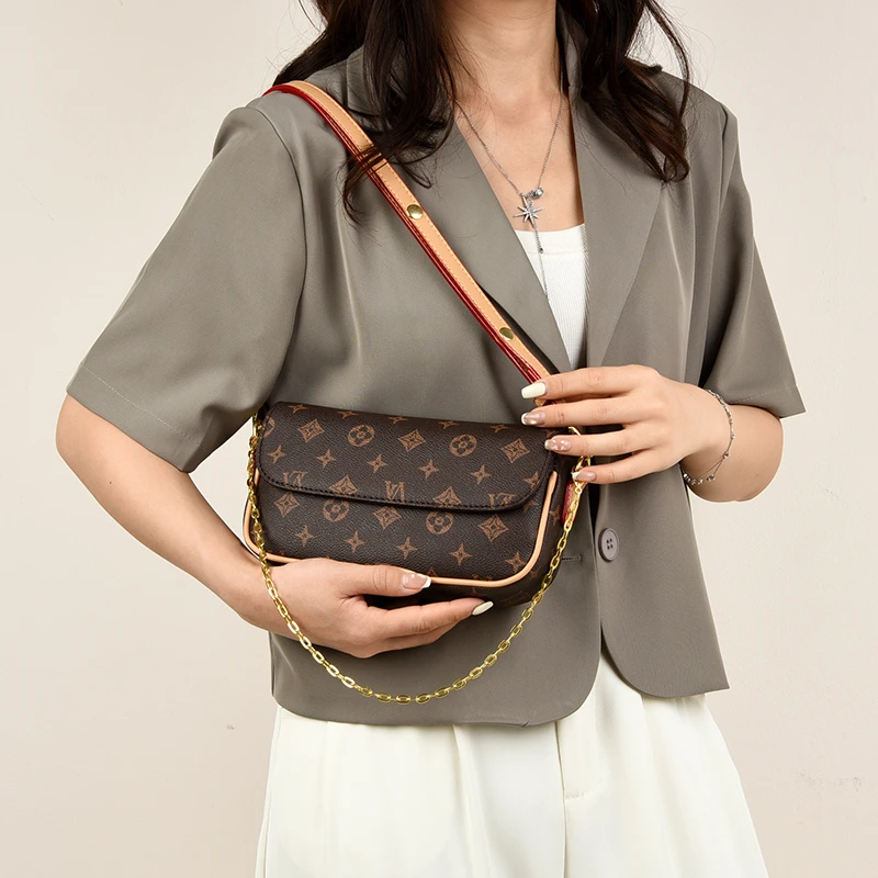 

Minimalist Unique Simple Clutch Mini Bag For Women With Fashionable Solid Color And Trendy Vintage Design