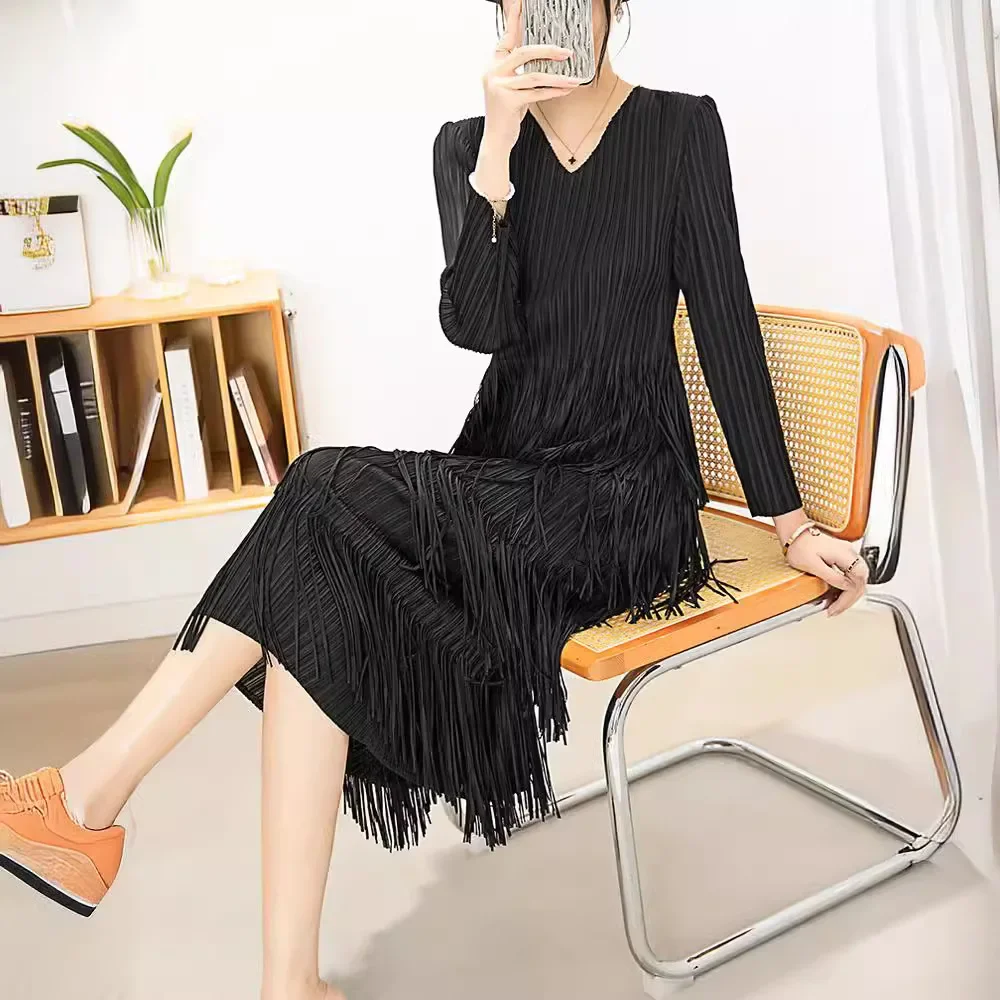 Miyake Pleated 2024 Spring New Women\'s V-neck Pullover Tassel Solid Color Dress Elegant Three-quarter Sleeve Mid-length Skirt