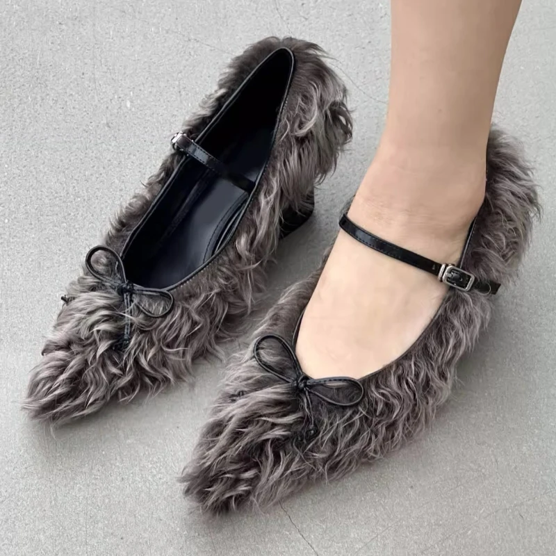 

Новинка, пушистые плюшевые дизайнерские туфли-лодочки, женские туфли с милым бантом, декоративные дизайнерские туфли в странном стиле, пикантные туфли Мэри Джейн с острым носком и пряжкой