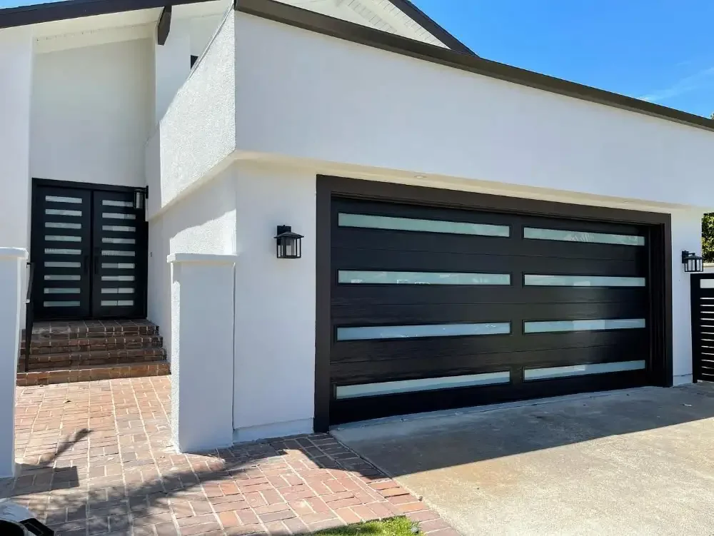 Pannello in vetro automatico insonorizzato Porte Garsge Telecomando componibile moderno Porte d'ingresso ad alta efficienza energetica Porta del garage arrotolabile
