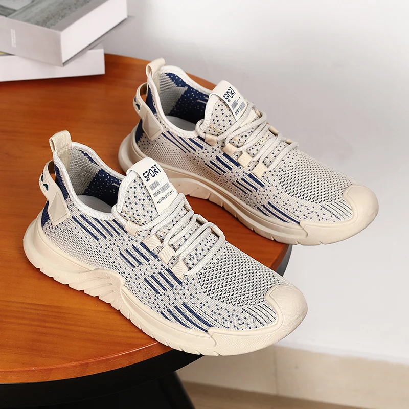 

Минималистичные серые мужские кроссовки. Удобная прогулочная обувь. Модный сетчатый дизайн для городского уличного бега и бега. 2025 г.