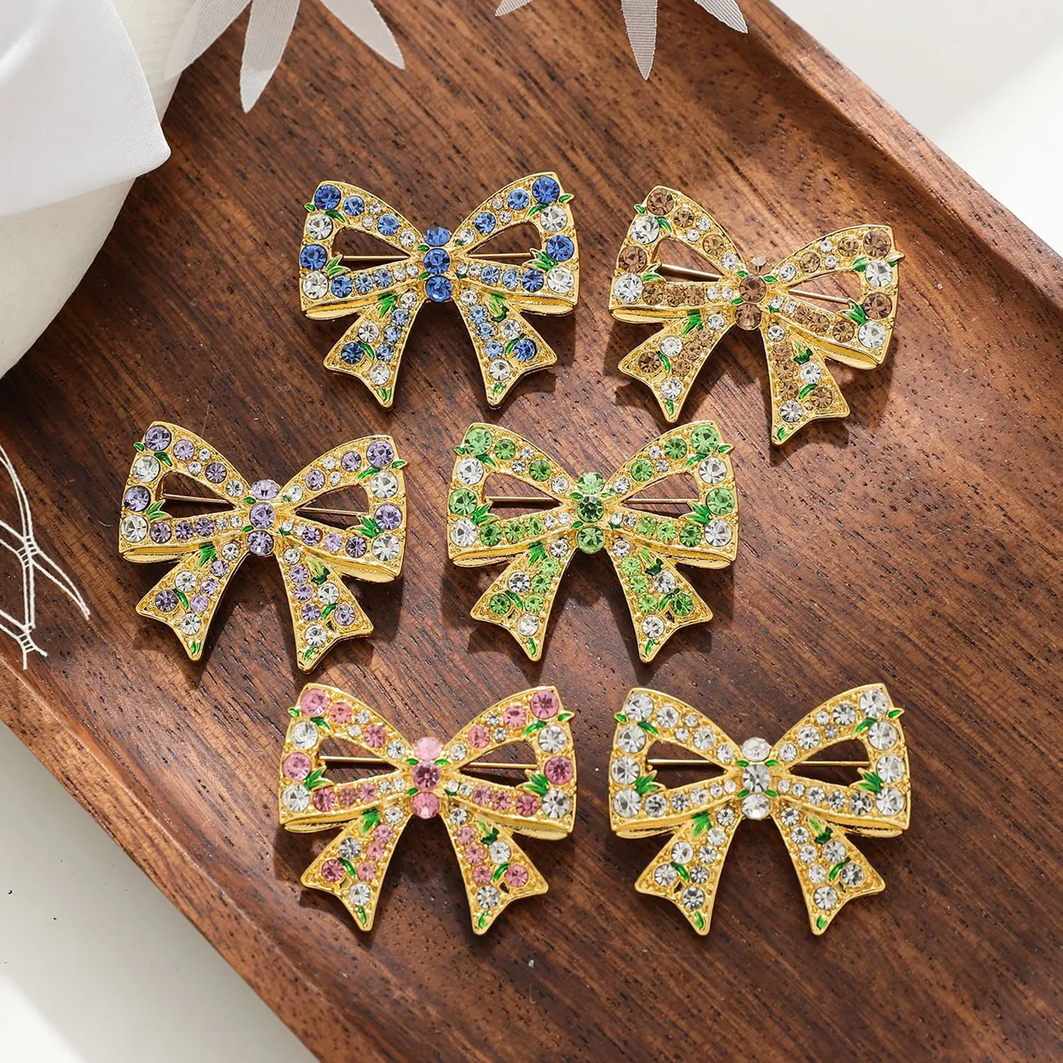 Bow brooch high-end sense niche wholesale high-end brooch elegant women's fixed clothes suit rhinestone jewelry