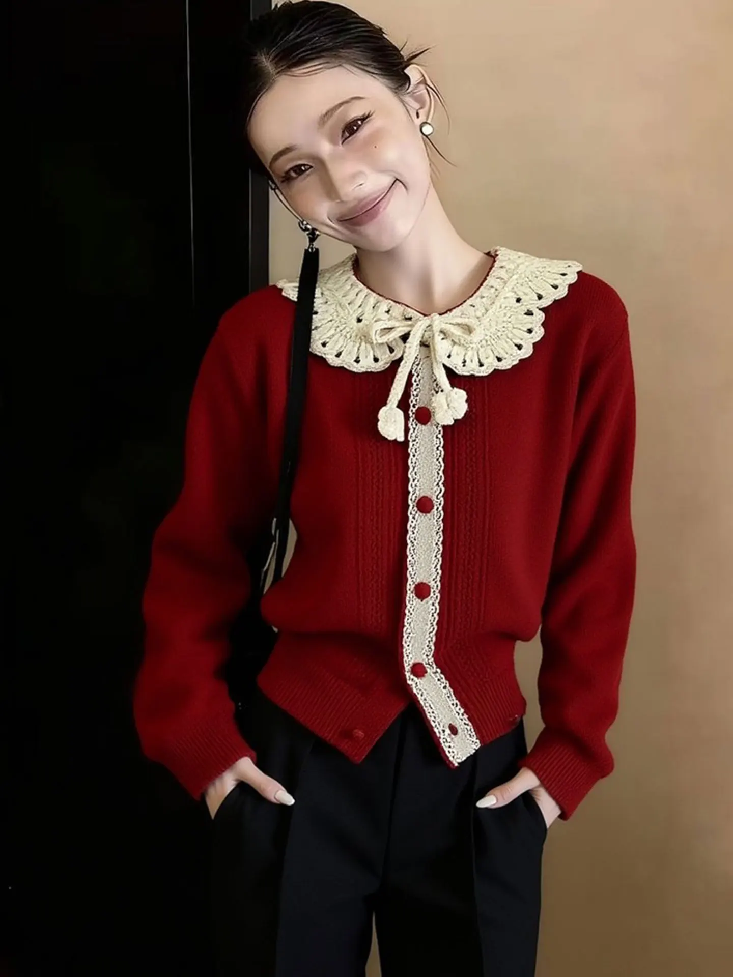 

Элегантный красный вязаный свитер с длинными рукавами, модный повседневный стиль, женский, весна 2026, высококачественный европейский бренд, новинка к Новому году