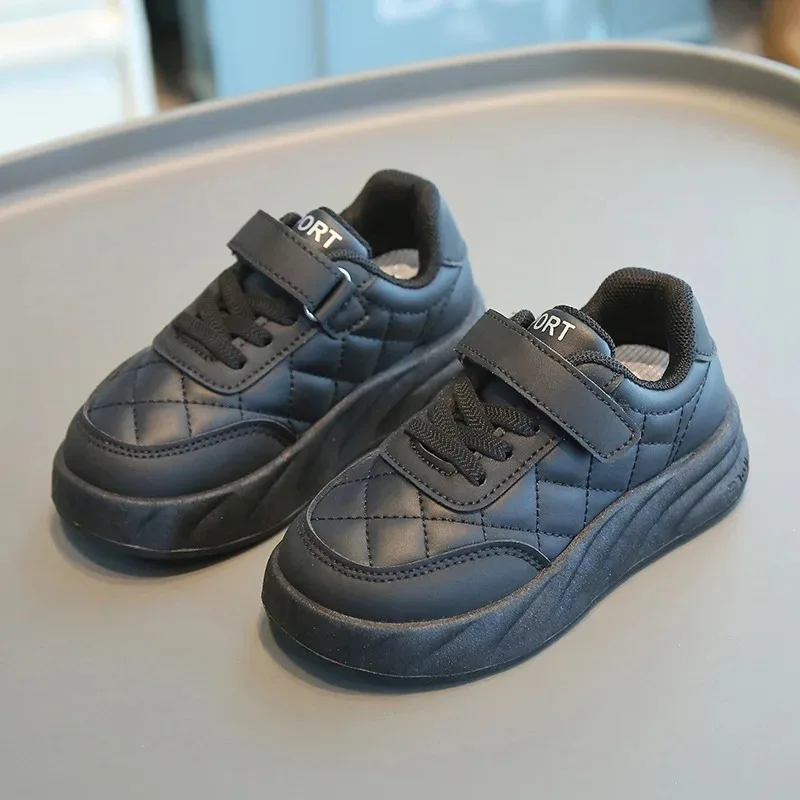 รองเท้าเด็กแบบสวมใส่สบายสำหรับฤดูใบไม้ผลิและฤดูใบไม้ร่วง รองเท้าผ้าใบเด็กผู้ชายแบบลำลอง น้ำหนักเบา พื้นนุ่ม รองเท้าผ้าใบเด็กผู้หญิงแบบตาข่ายสีขาว