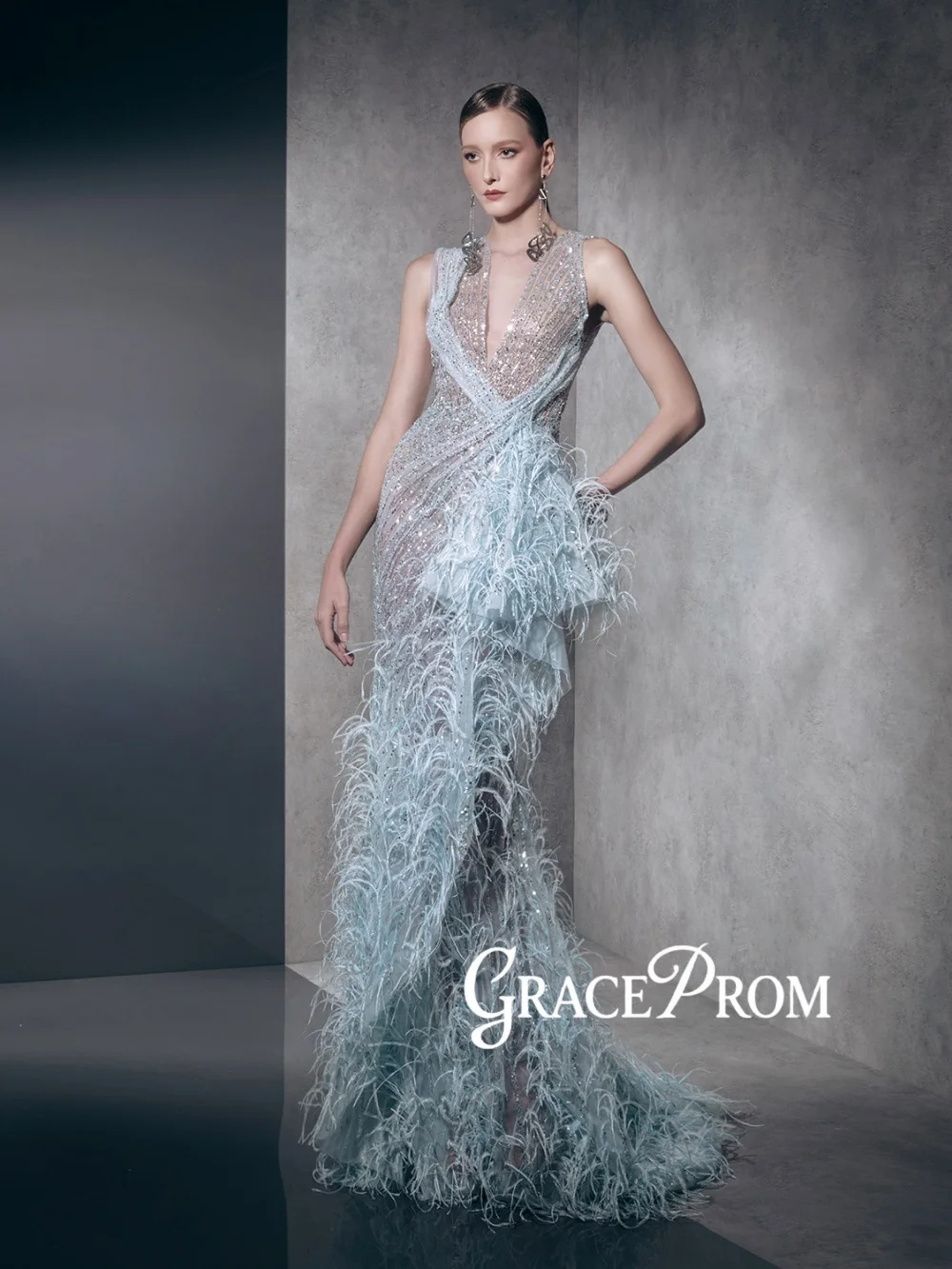 

Light Blue Feathers Long Evening Dress Stunning Beaded Mermaid Formal Party Gown Customized Stylish Sleeveless Banquet Dresses