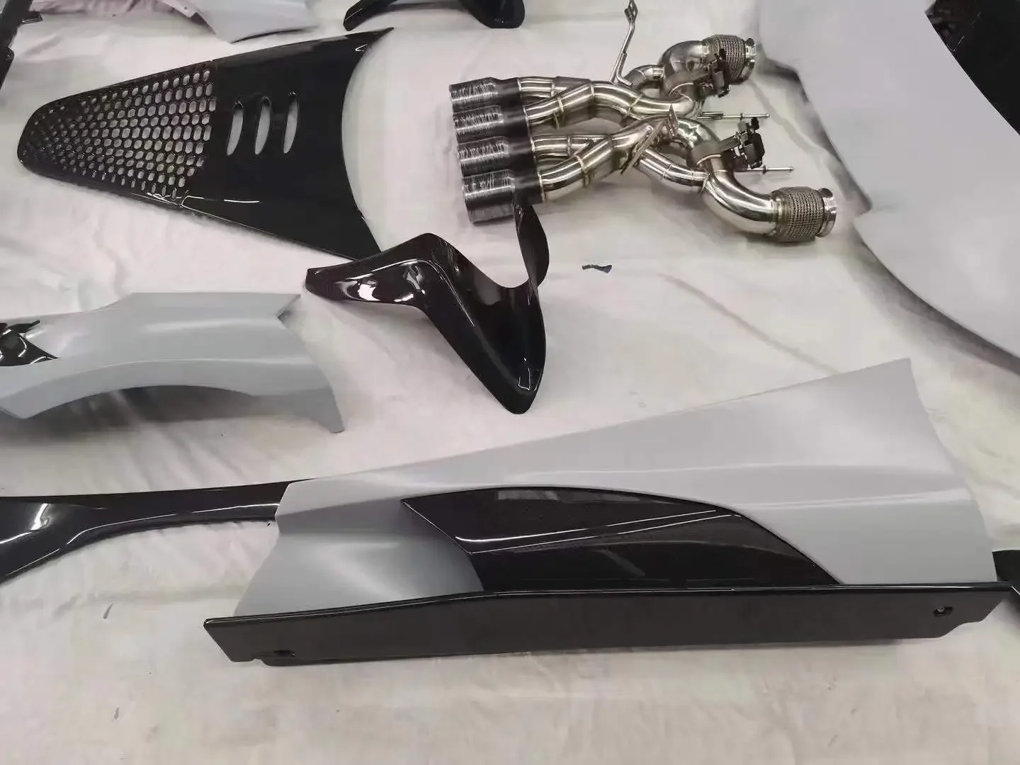 نصف ألياف الكربون قطع غيار السيارات ل ماكلارين 720s ترقية 765Lt طقم الجسم المصد الأمامي المصد الخلفي التنانير الجانبية المفسد ماسورة العادم