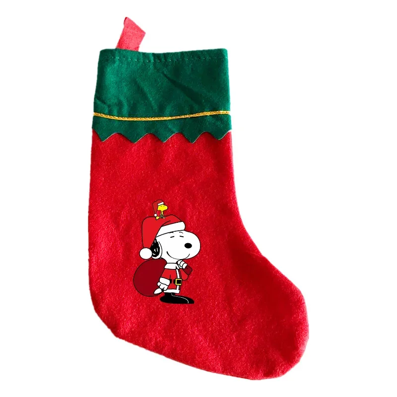 سنوبيس عيد الميلاد معلقة جورب أنيمي مهرجان لوازم الحفلات اكسسوارات غرفة جديدة الديكور الدعائم شجرة عيد الميلاد موقد زخرفة جورب #3