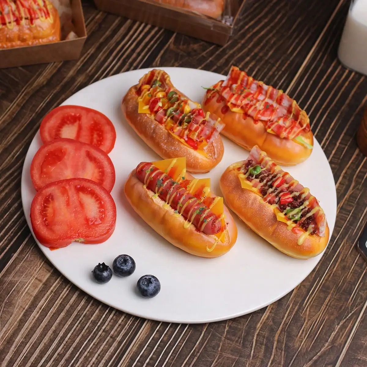 Modelo realista de pan de hot dog con queso y tomate, accesorio de comida para decoración del hogar, accesorio para tostadas, imán para nevera, manualidades