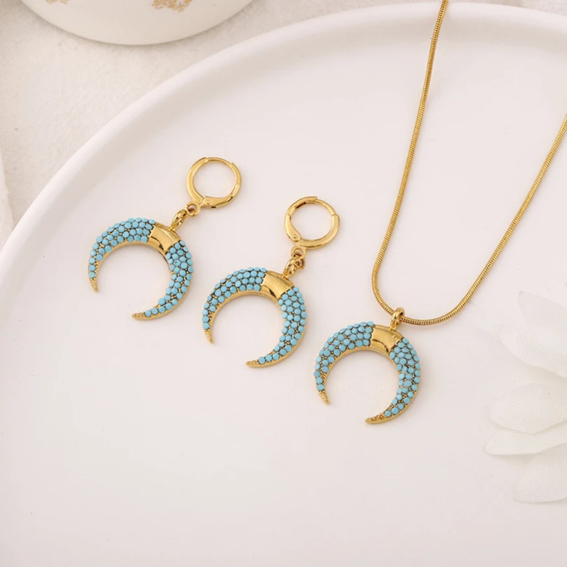 

Комплект из колье и серёг, в виде полумесяца