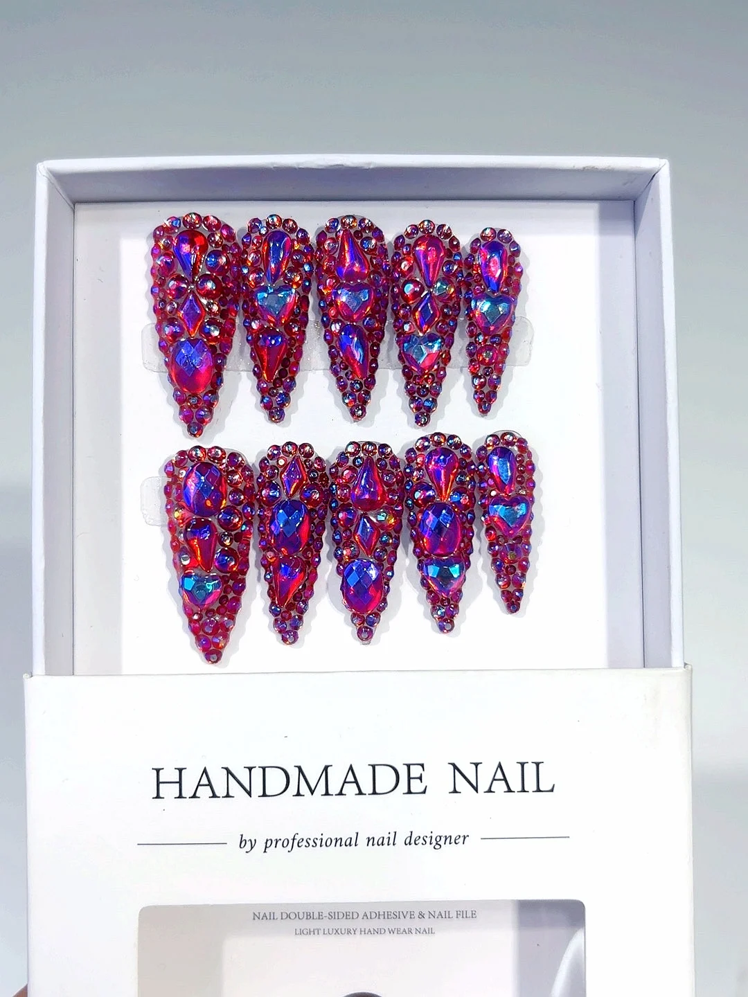 

Синий и фиолетовый роскошный модный маникюр с бриллиантами (M073)