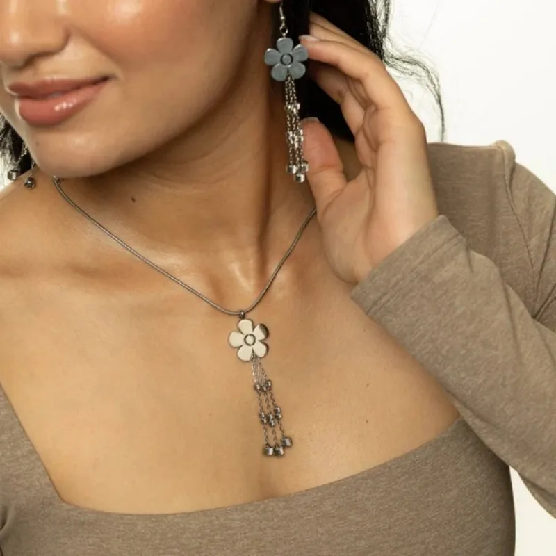 

Ожерелье с цветком из нержавеющей стали, ожерелье с дождевым цветком, женский кулон с кисточкой и цветком, подарок на день рождения, Рождественский кулон