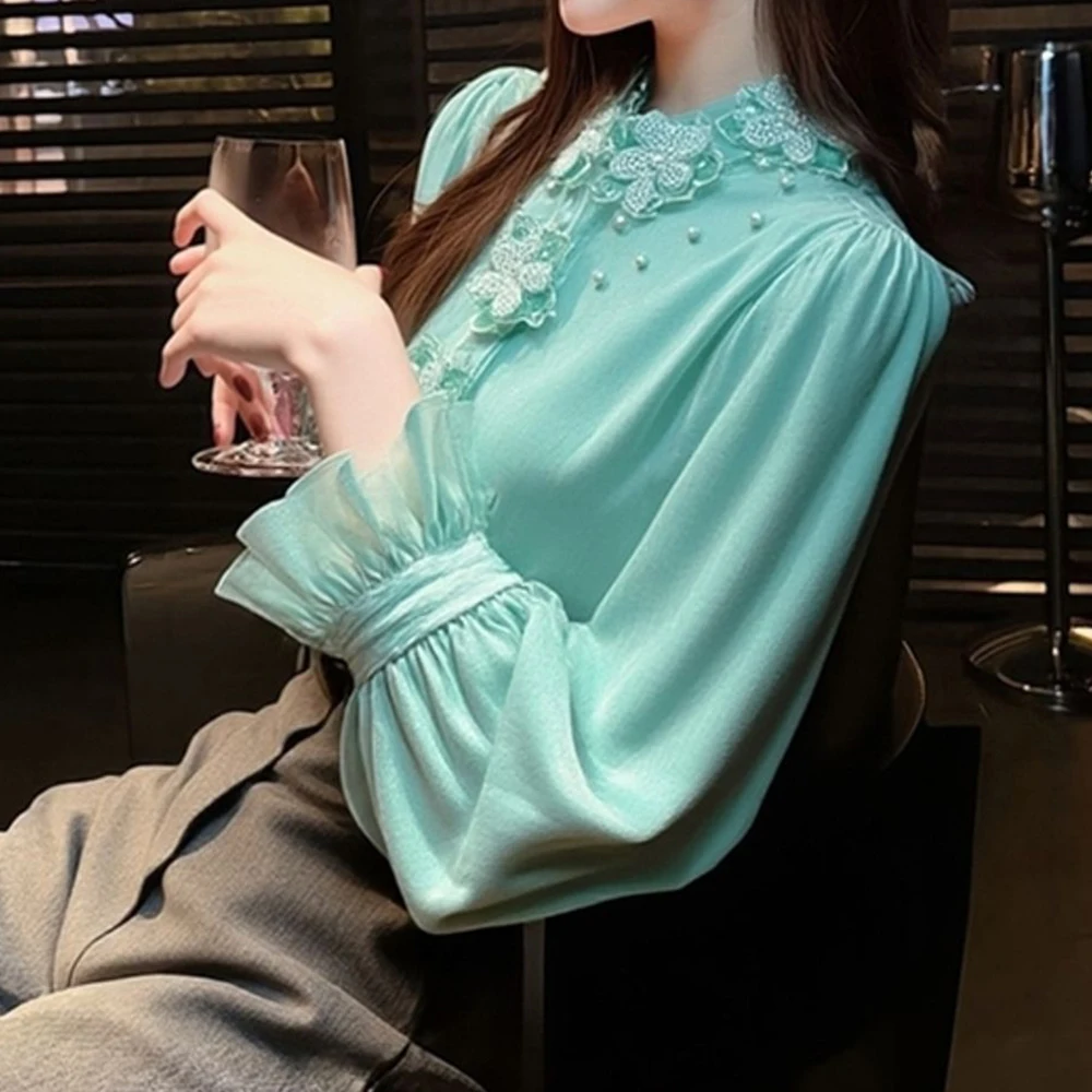 French petty bourgeoisie mint green velvet top women's clothing 2026 winter niche design sense fashionable  shirt