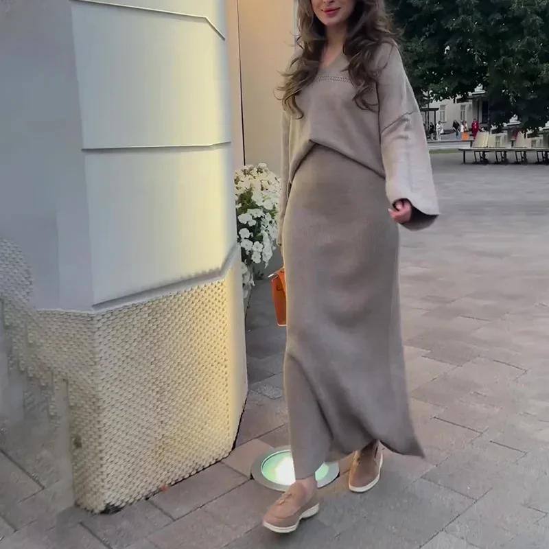 2024 autumn and winter new gray casual V-neck splicing solid color comfortable loose suit skirt