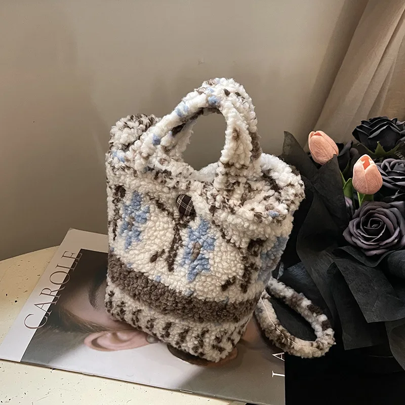 

Unique Niche Lamb Wool Fluffy Bag2025New Versatile Women's Crossbody Bag Furry Bag Handheld Bucket Bag
