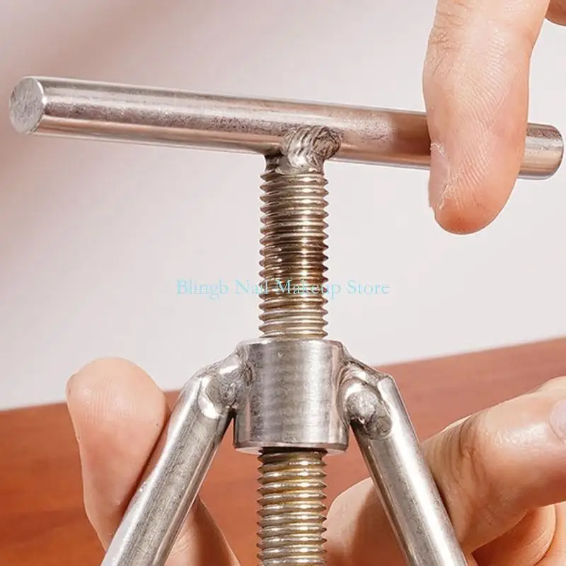 28TA Universal Nut Cracker Tool For Nuts Slip Resistant Design For Elderly And Children