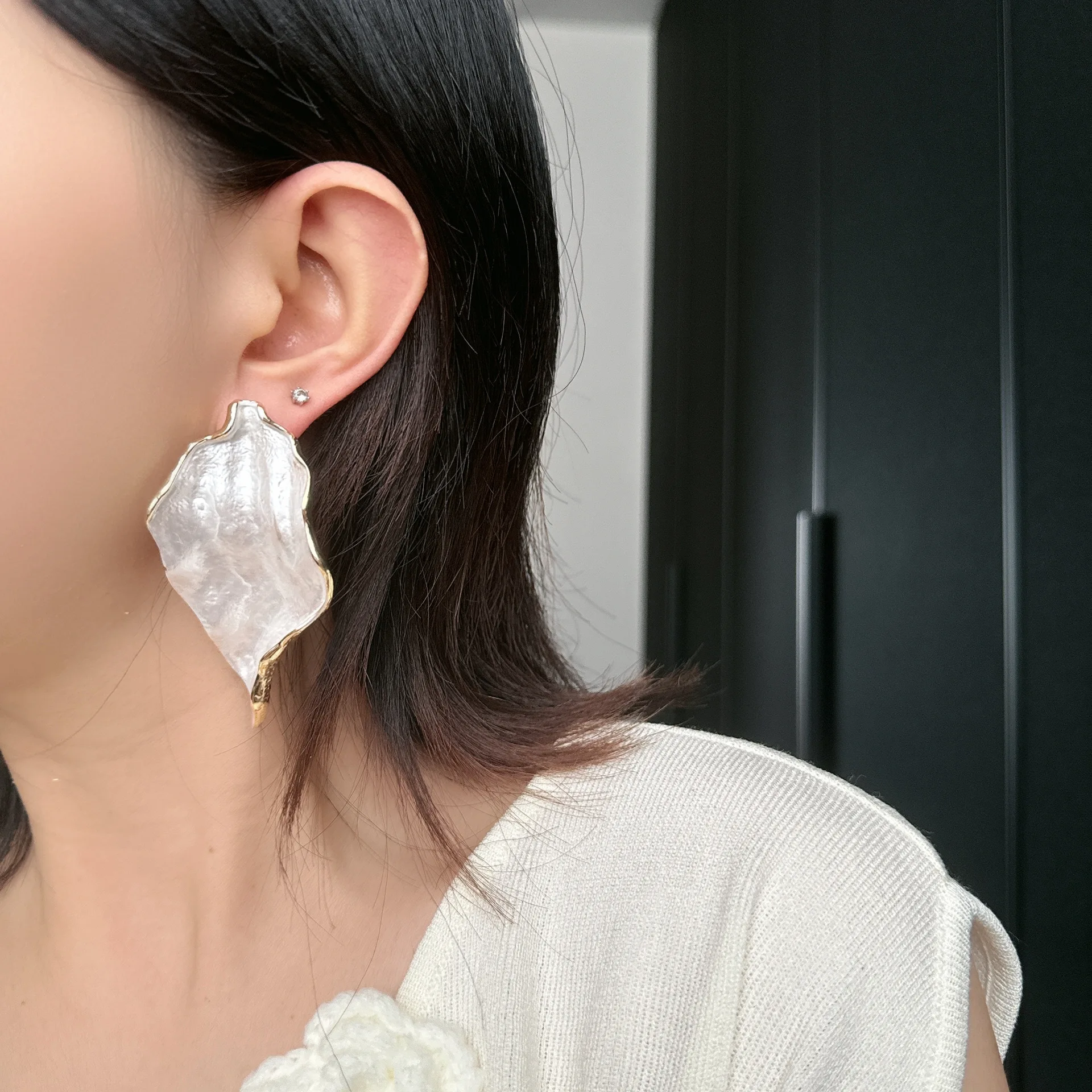 Metal White Drops Glaze Leaves Irregular Enamel Earrings for Women European And American Style Personality Travel Jewelry Gifts