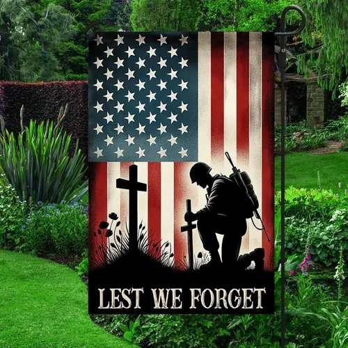 Memorial Day Veteran Kneeling Soldier The Cross Lest We Forget Flag Graden Flag UUI GGX