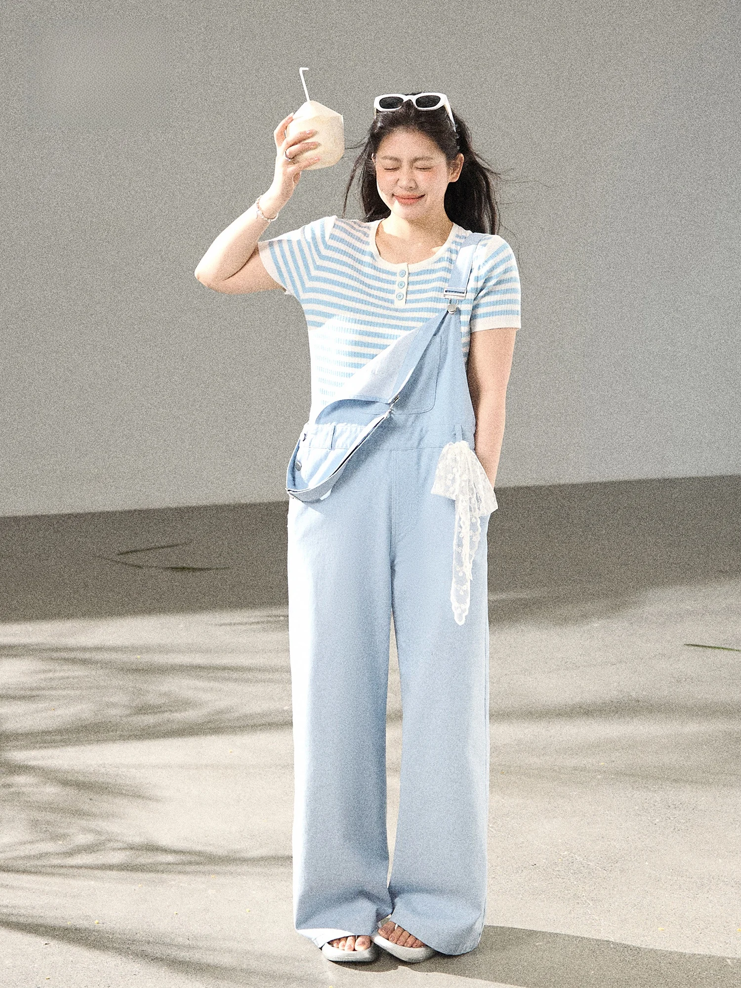 

Женская синяя полосатая футболка больших размеров и комплект с комбинезоном в корейском стиле, модная повседневная одежда для похудения, весна-лето