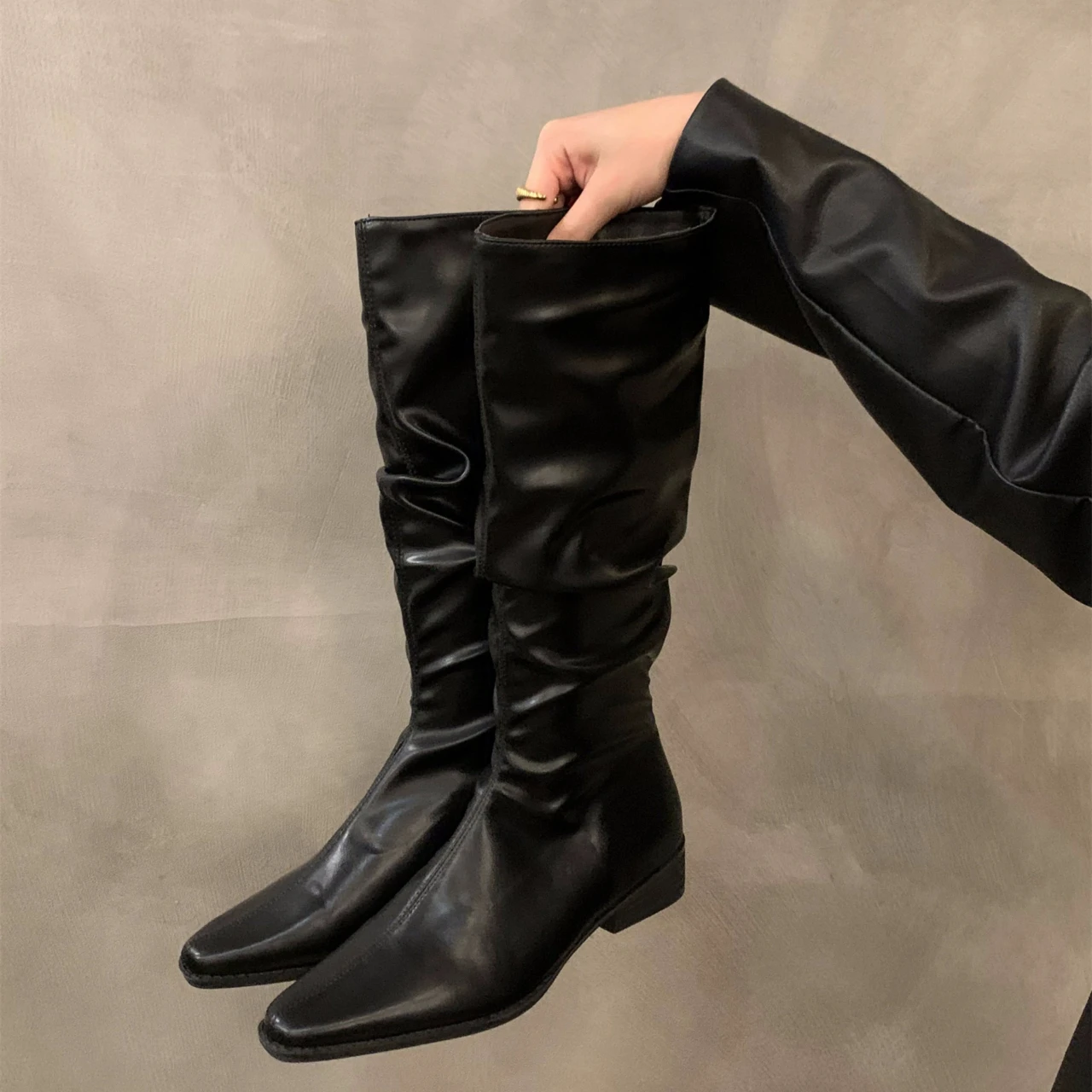 Mulheres joelho botas altas outono inverno sapatos femininos moda feminina deslizamento-em dobras de salto baixo dedo do pé redondo botas longas planas