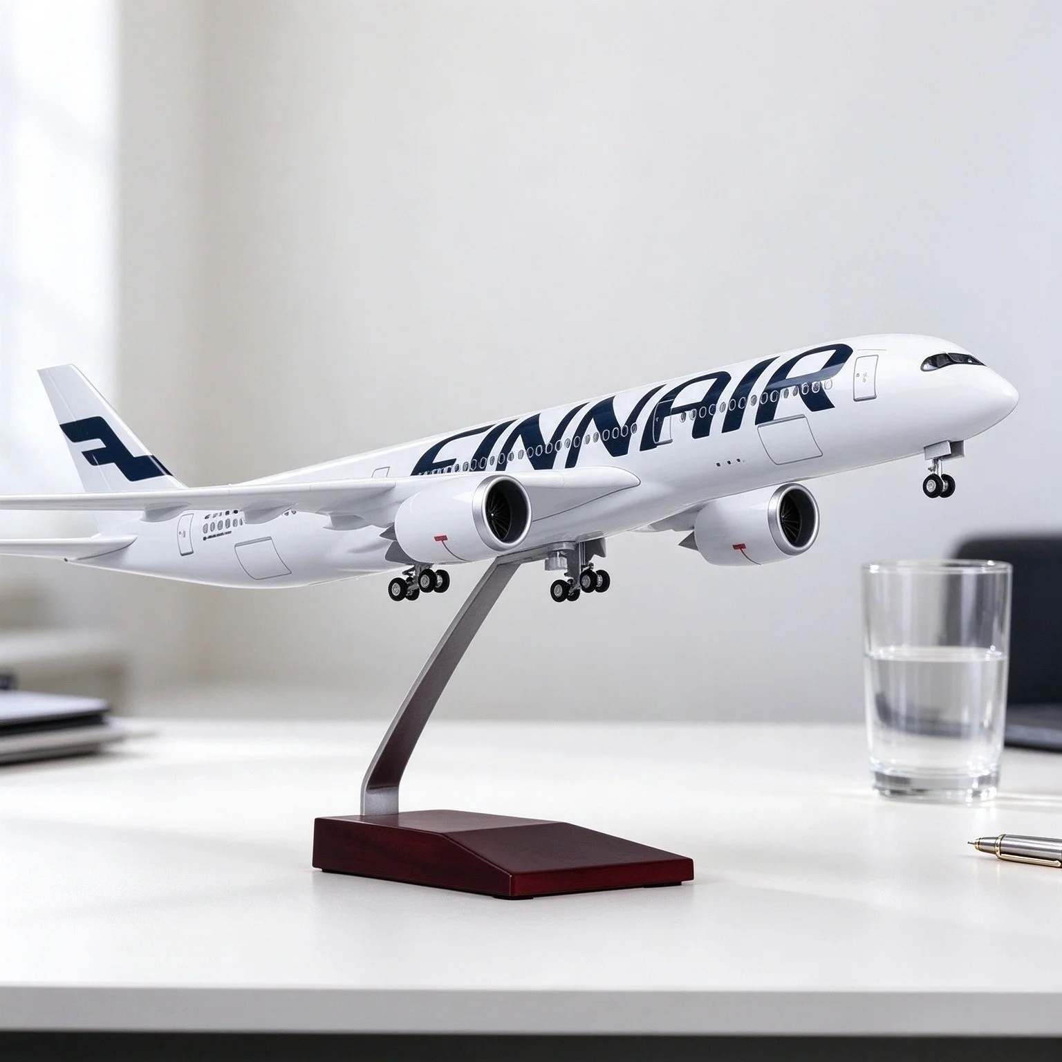 Plastic Model Air-bus A350 Finland 47CM 1/142 Scale Airplanes FINNAIR Airline Model Diecast Resin Plane For Collection Decoratio