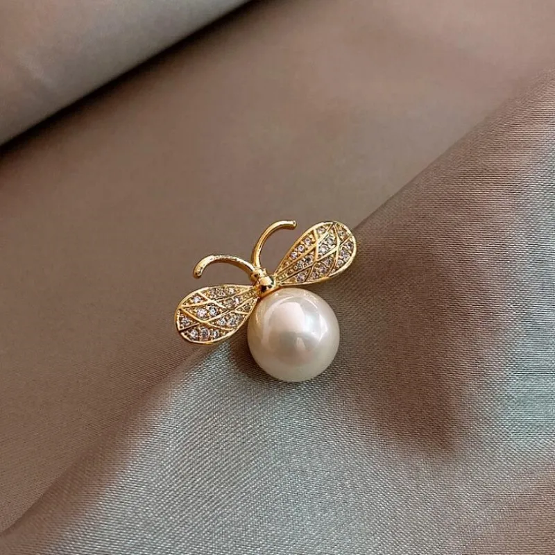 Mini Cute Bee Rhinestone Charm Brooches for Women Casual Insect Pearl Corsage Brooch Pins Clothing Accessories Wedding Gifts