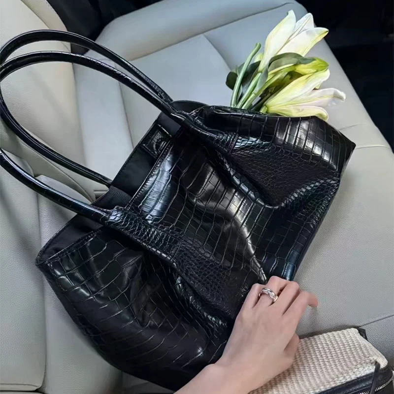 Krokodil-Textur Weiche PU-Tragetasche, Schwarze Minimalistische Damenhandtasche, Magnetverschluss, Einfarbige Vielseitige Schultertasche – Detail 11