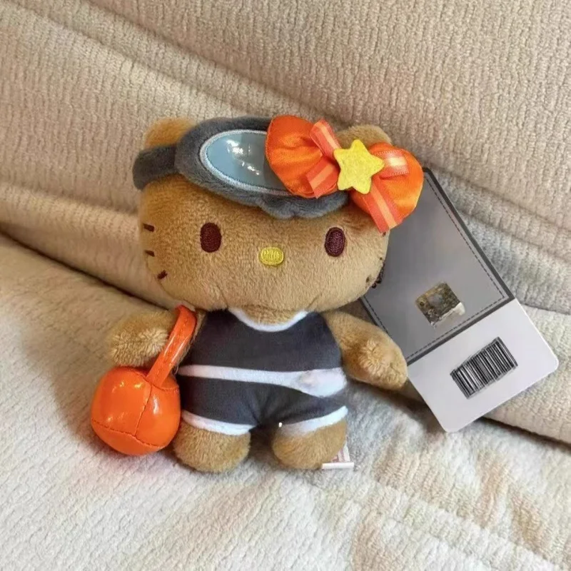 พวงกุญแจตุ๊กตาการ์ตูนซานริโอ้ใหม่ ตุ๊กตาขนนุ่มสีดำ Hello Kitty ตุ๊กตาขนนุ่มเจจูแว่นตาสีส้มโบว์สีส้ม KT cat อุปกรณ์เสริมกระเป๋า