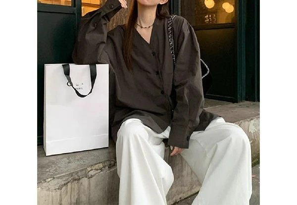 

V-neck Long Sleeved Shirt for Women in Autumn Loose and Mid Length Design with A Split Casual Shirt Top