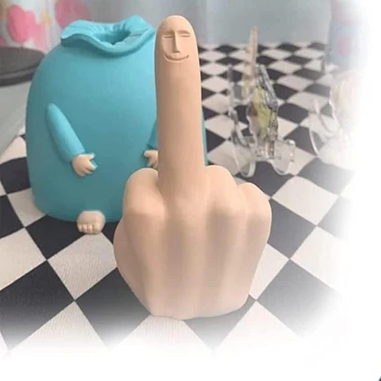 تصميم فني تجريدي إبداعي لتزيين سطح المكتب المنزلي مزحة رجل عجوز لطيف بالإصبع الأوسط