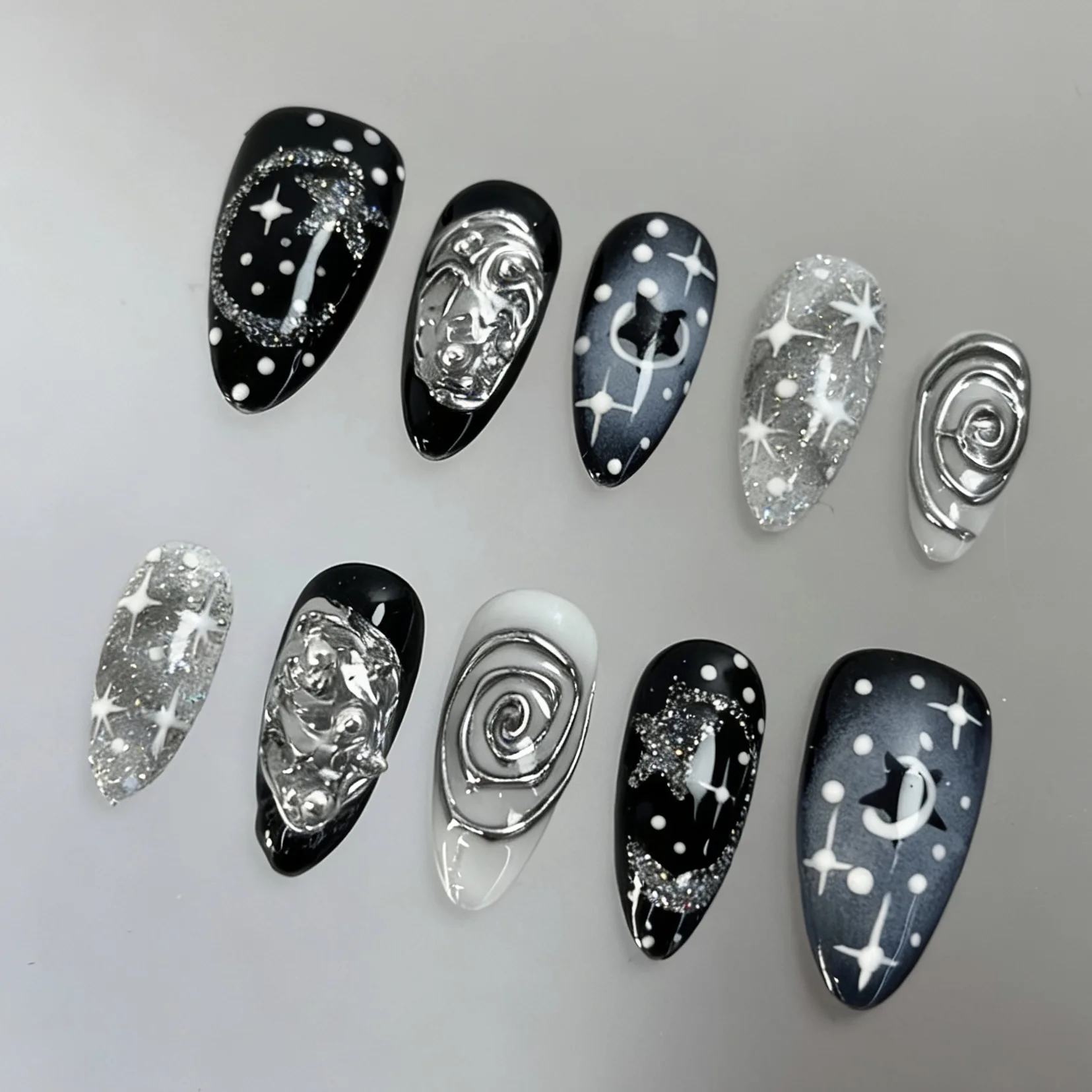 

24pcs Dark Sweet Fake Nails Press on Hot Girl Y2k Black Almond False Nails Sets Glitter Star Polka Dot Pattern Design Manicure