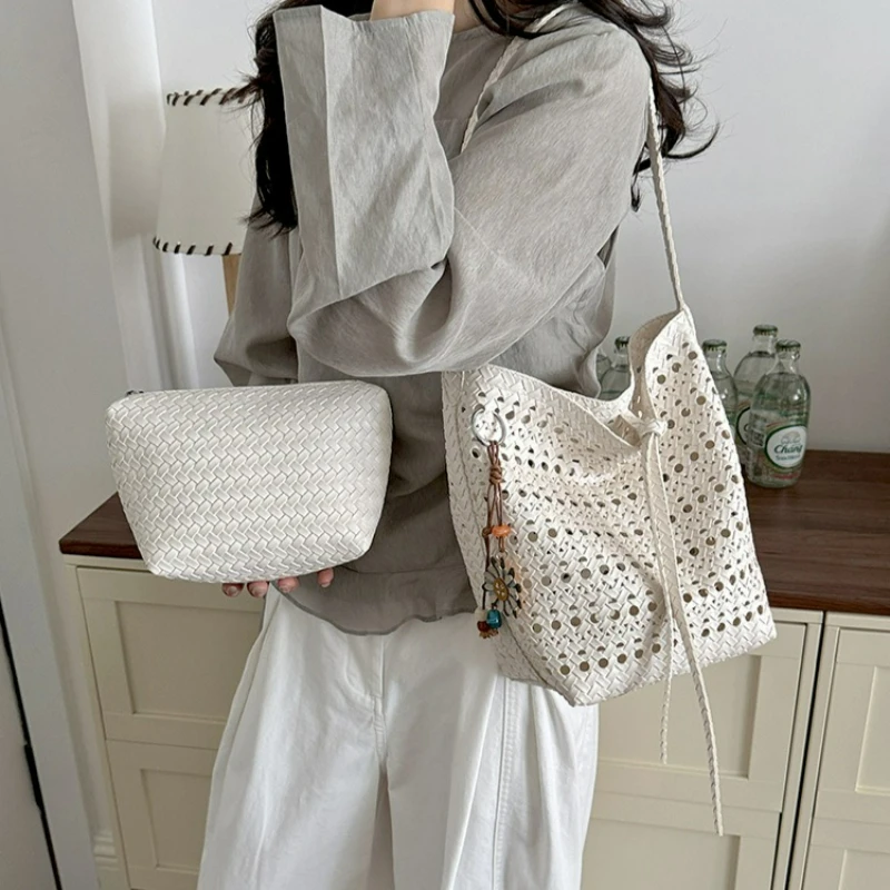 

New Fashion PU Woven Shoulder Bag Large Capacity Hollow Out Weave Bucket Composite Bag Women Commuting Tote Picnic Basket Bag