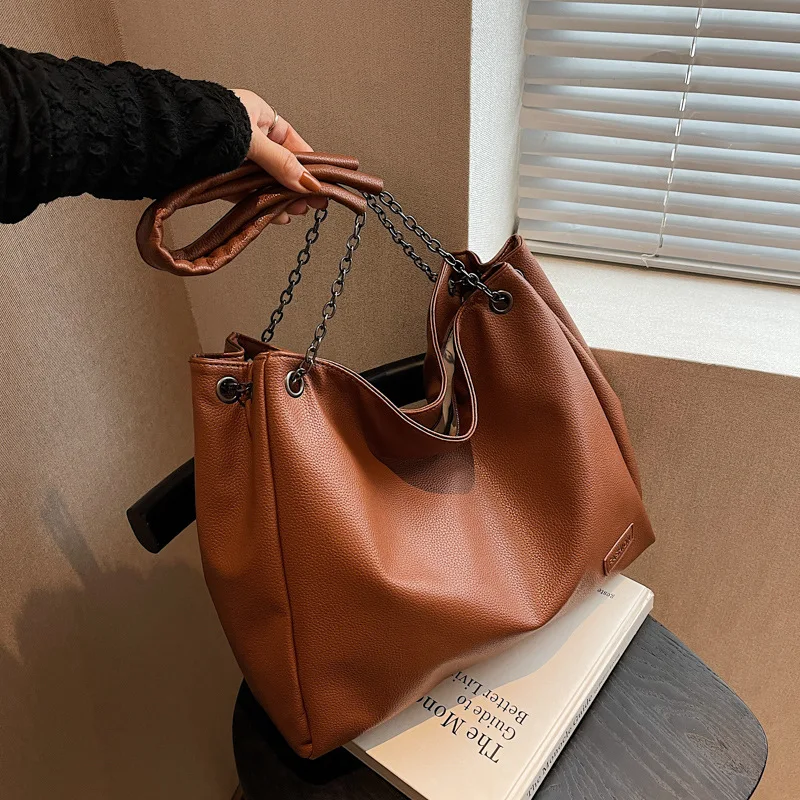 2026 Fashionable large-capacity chain shoulder bag high-quality outdoor commuting and shopping crossbody bag