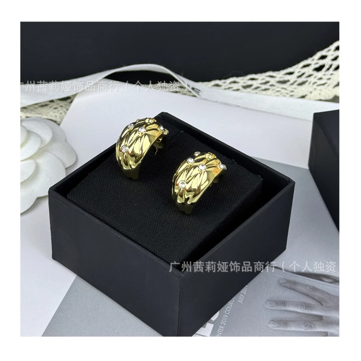 

Новые золотые серьги-полукольца со стразами, легкие, роскошные, универсальные, в форме звезды, прямые продажи, аналогичный стиль