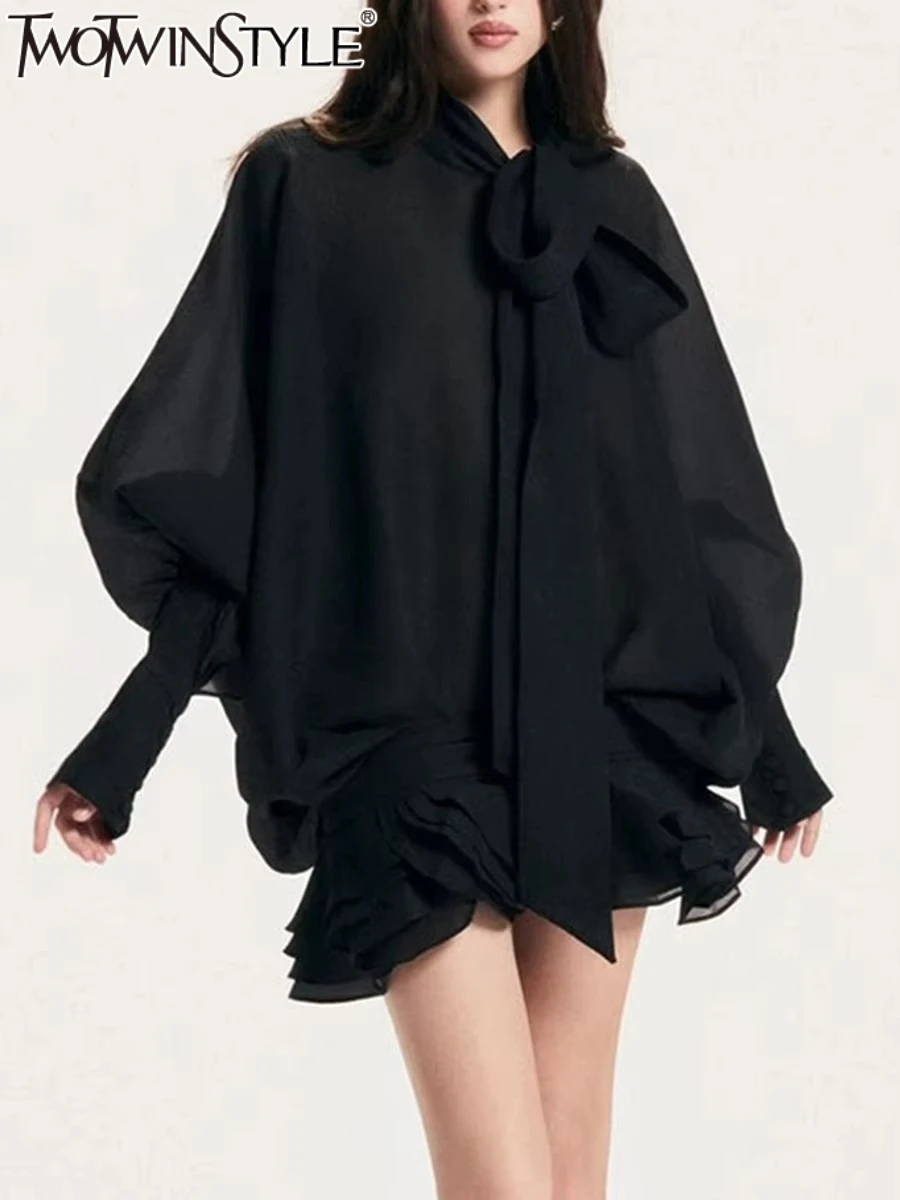 TWOTWINSTYLE Solide Abnehmen Mode Mini Kleider für Frauen Rundhals Langen Ärmeln Patchwork Spitze Up Temperament Kleid Weibliche