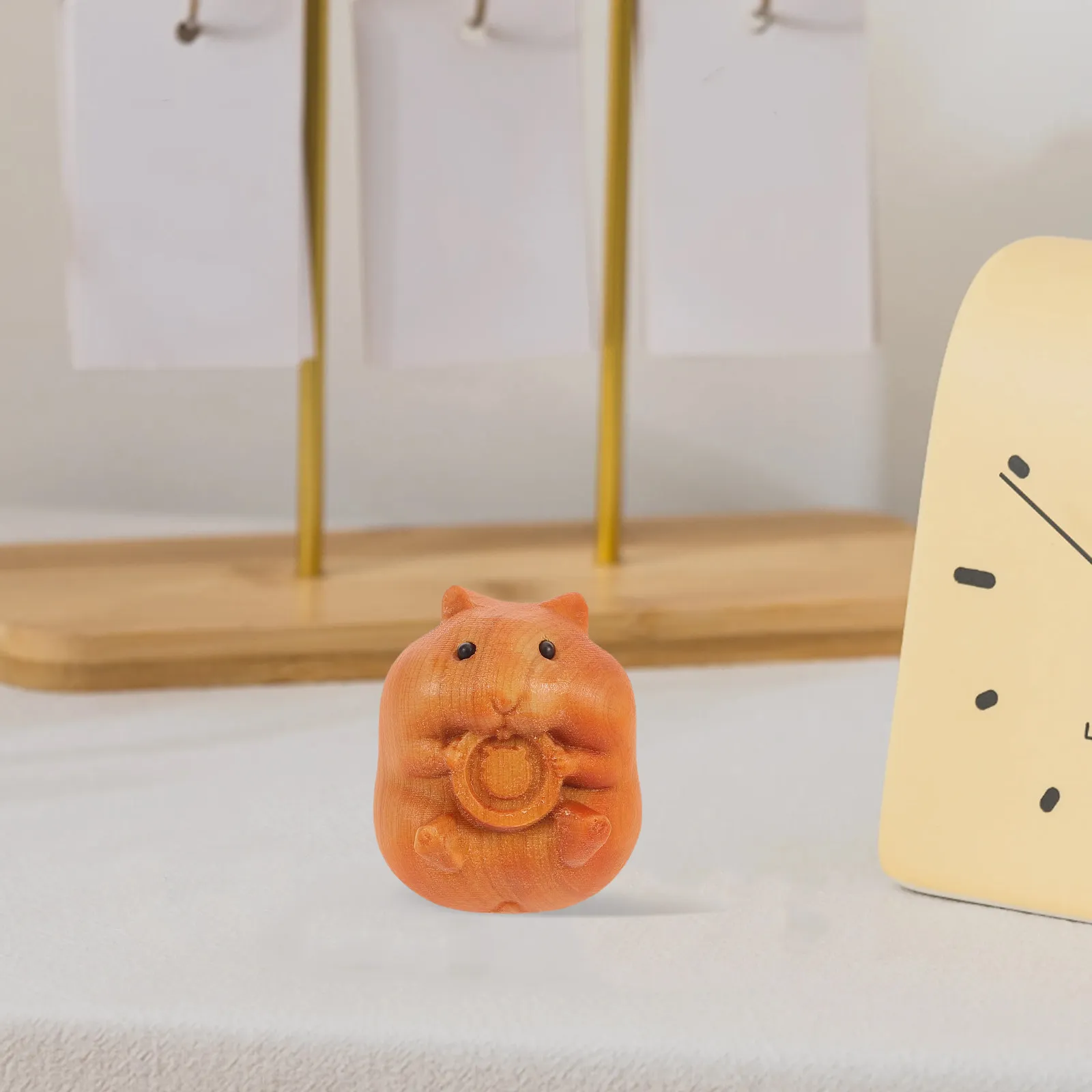 Handcrafted Wood Carved Hamster Sculpture Mini Wooden Animal Carving Decoration for Home Office Shelf Desk Wood Carved Animals