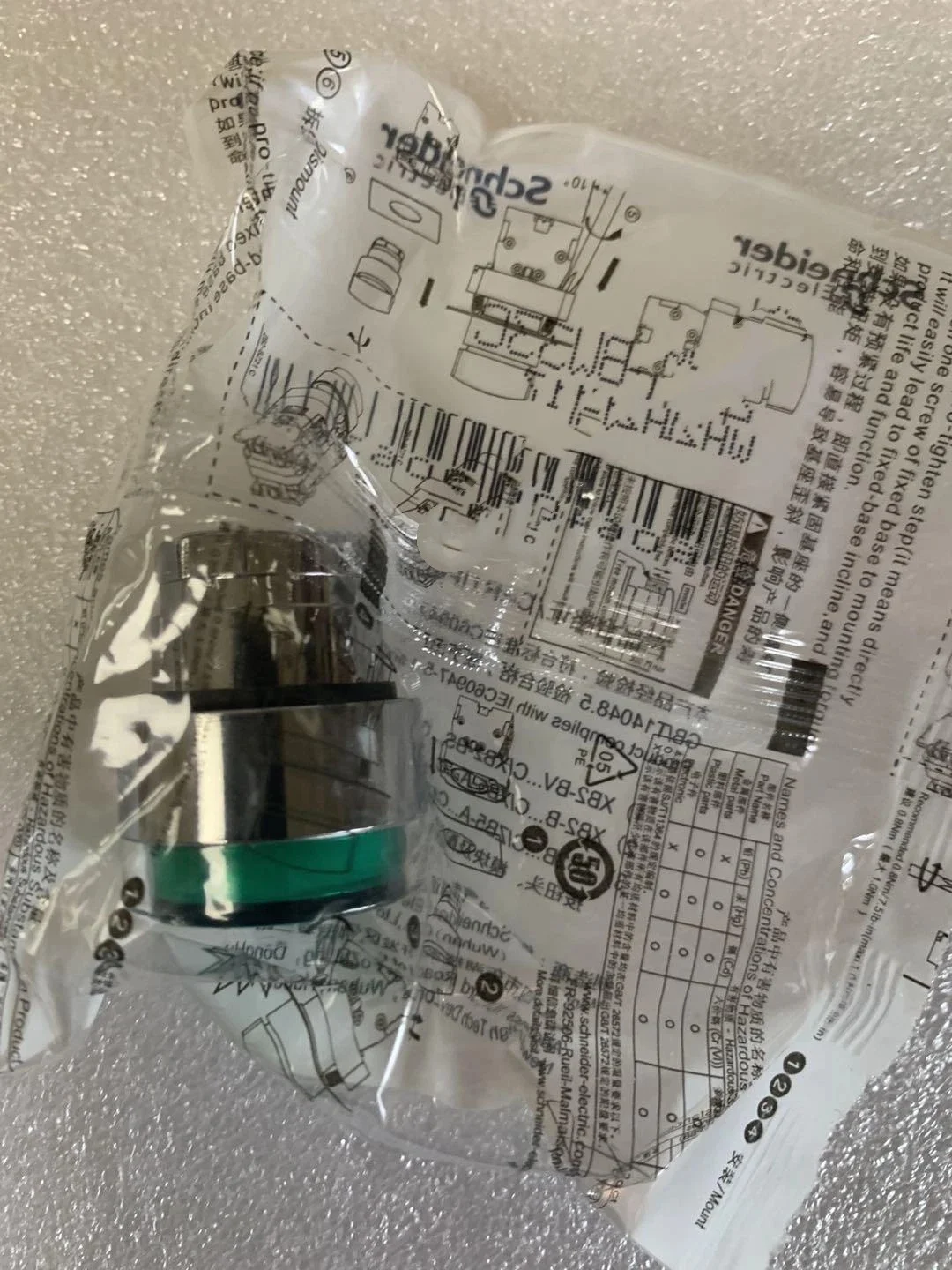 ZB2BW33C Ø 22 mm fixing hole - push button head with green lamp