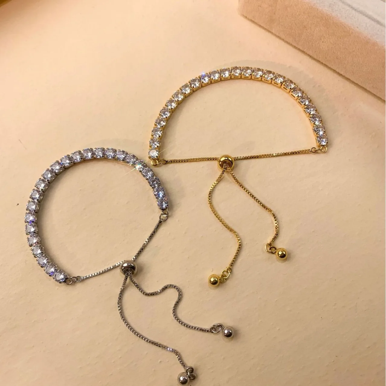 

summer super flash zircon popular bracelet pulls the adjustable bracelet, fashionable and advanced bracelet.