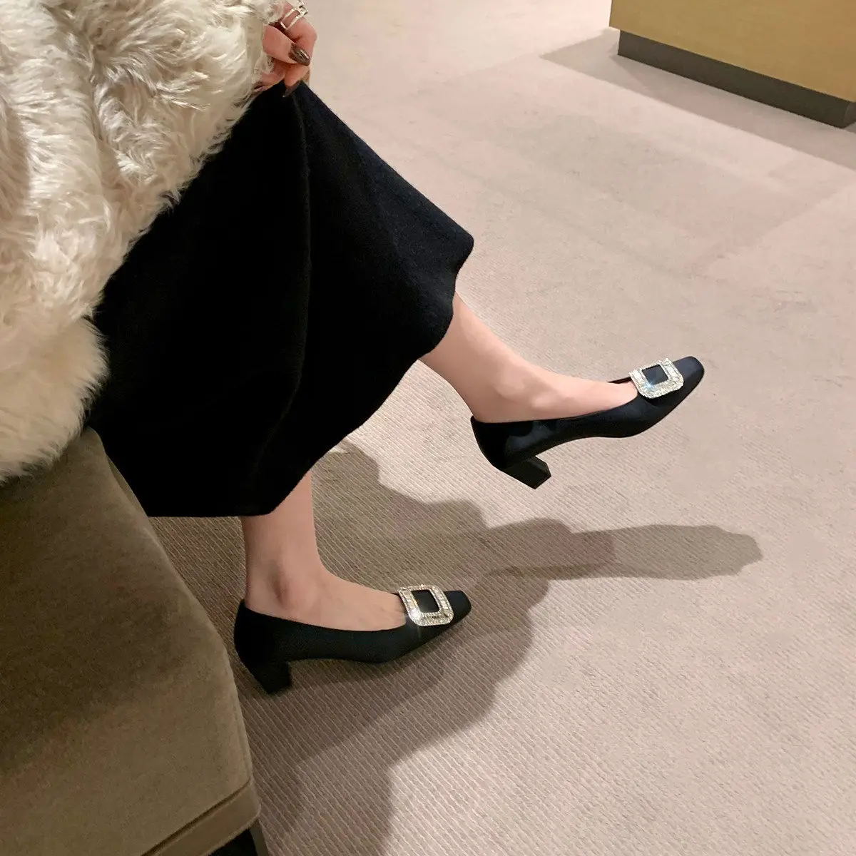 

Новые женские туфли на высоком каблуке 4,5 см с квадратным носком, на толстом каблуке, с шелковой квадратной пряжкой и стразами, для свадьбы, весна 2026