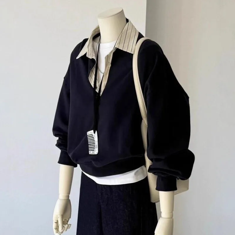 

Женская корейская версия темно-синего цвета с лацканами, ложный дизайн из двух частей, универсальная свободная толстовка с капюшоном, модная элегантность, полосатая спортивная мода
